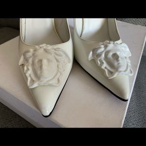 White Versace patent leather pumps w/white Medusa